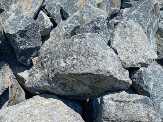 Phosphate rock.jpg