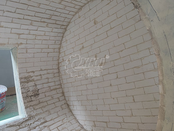 Can a ceramic ball mill grind raw materials at a high temperature of 90°C?(图1) Ceramic-ball-mill-2.jpg